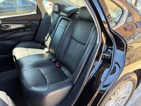 Used 2011 INFINITI M37 w/ Premium Pkg RWD image 28