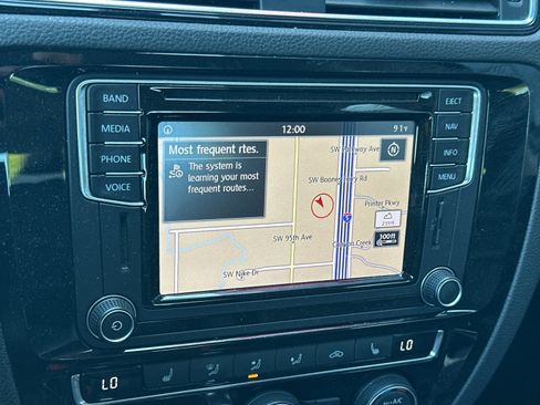 Used 2017 Volkswagen Jetta SEL FWD image 17
