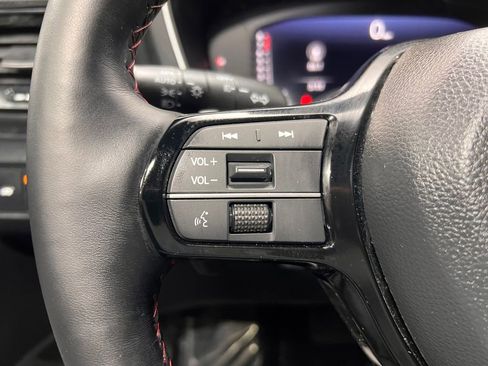 Used 2025 Honda Pilot Black Edition image 9