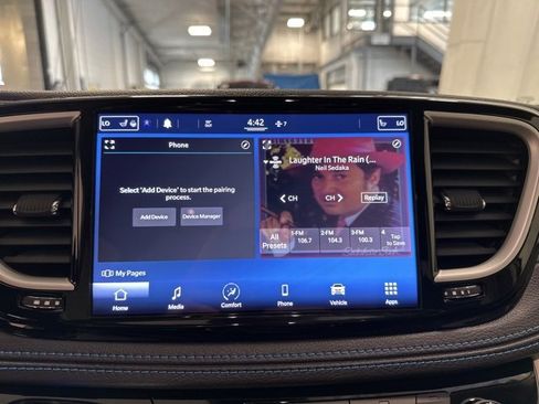 Used 2021 Chrysler Pacifica Touring-L image 22