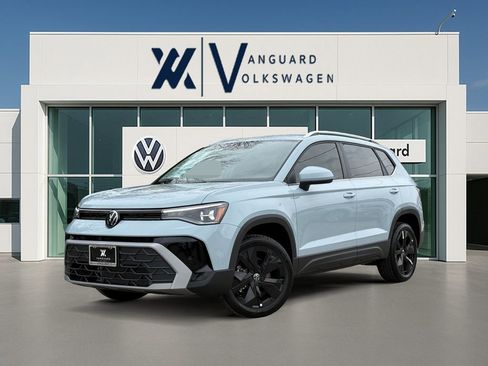 New 2026 Volkswagen Taos SE FWD image 1