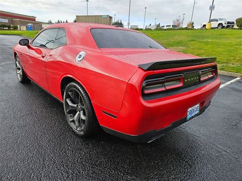 Used 2015 Dodge Challenger SXT image 5