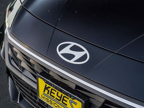 New 2026 Hyundai Elantra SE image 9