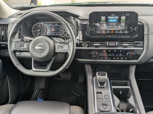 Used 2023 Nissan Pathfinder SL AWD/4WD image 34