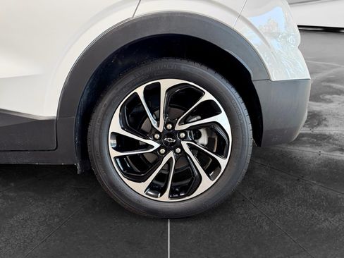 Used 2022 Chevrolet Bolt EUV Premier FWD image 32