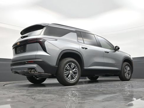 Used 2026 Chevrolet Traverse LT FWD image 22