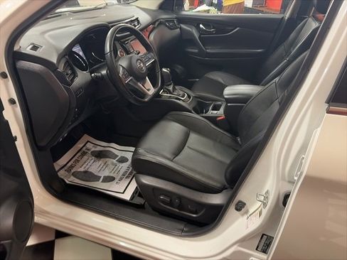 Used 2021 Nissan Rogue Sport SL w/ Premium Package image 15