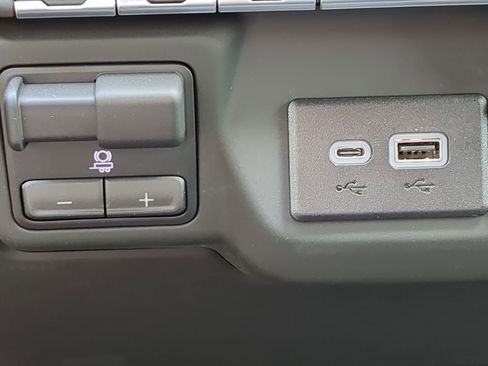 Used 2025 GMC Sierra 3500 Pro w/ Convenience Package image 8