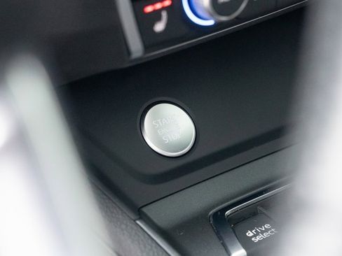 Used 2020 Audi Q3 2.0T Prestige w/ Prestige Package image 28