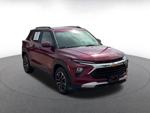 Used 2025 Chevrolet TrailBlazer LT FWD image 3