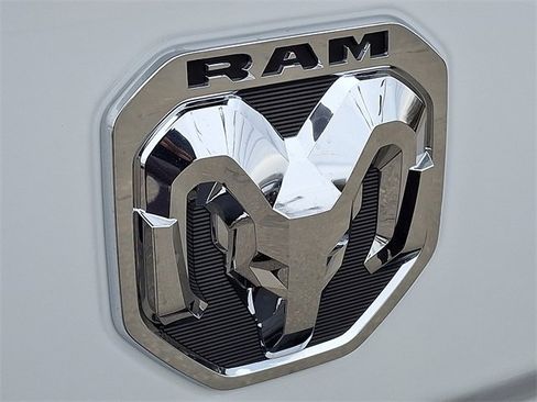 Used 2024 RAM 2500 Tradesman w/ Chrome Appearance Group image 23