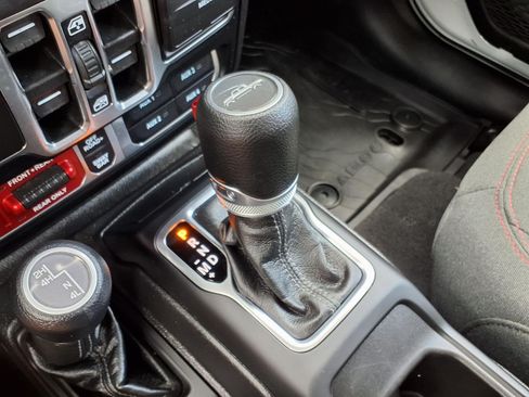 Used 2025 Jeep Gladiator Rubicon AWD/4WD image 21