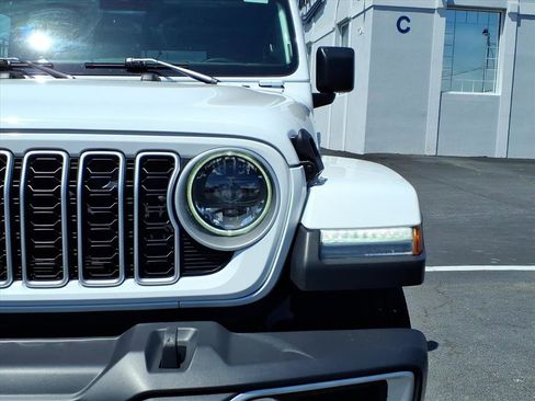 Used 2025 Jeep Wrangler Unlimited Sahara AWD/4WD image 24