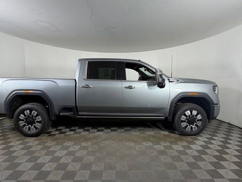 Used 2024 GMC Sierra 2500 Denali w/ Denali Reserve Package AWD/4WD image 9