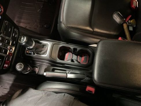 Used 2019 Jeep Wrangler Unlimited Rubicon w/ Uconnect 4C Nav & Sound Group AWD/4WD image 16