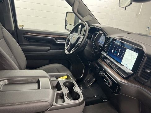 Used 2024 Chevrolet Silverado 3500 LT image 25