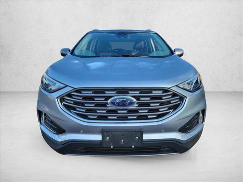 Used 2024 Ford Edge Titanium image 2