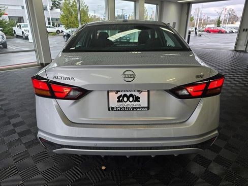 Used 2023 Nissan Altima 2.5 SV FWD image 4