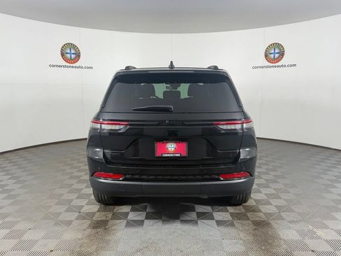 Used 2025 Jeep Grand Cherokee Altitude AWD/4WD image 20