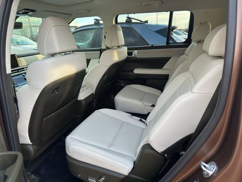 Used 2025 Hyundai Santa Fe Calligraphy image 8