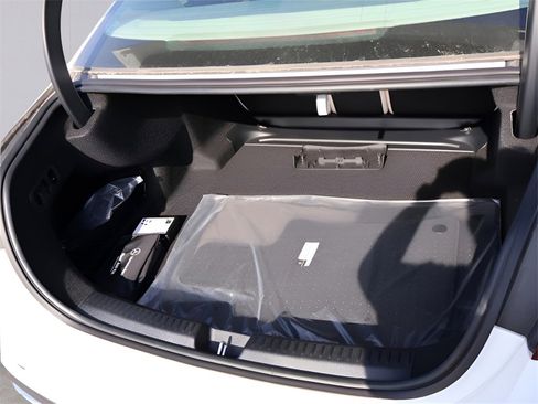 Used 2025 Mercedes-Benz E 350 4MATIC Sedan image 17