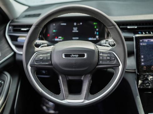 Used 2023 Jeep Grand Cherokee 4WD 4xe image 28