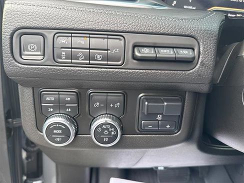 Used 2022 GMC Yukon XL Denali w/ Denali Ultimate Package image 21