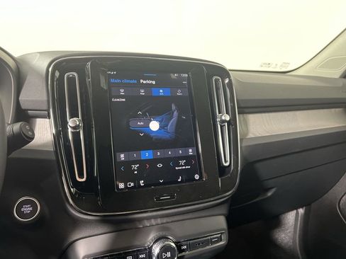 Certified 2025 Volvo XC40 B5 Plus w/ Protection Package Premier image 19