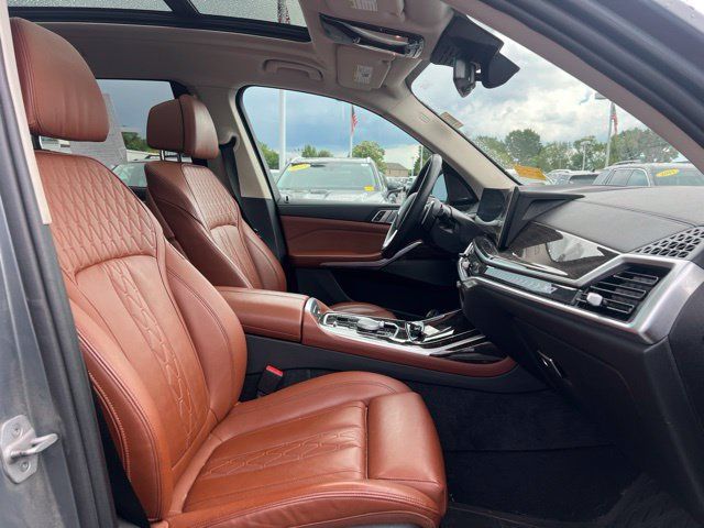 Used 2024 BMW X7 xDrive40i w/ Premium Package AWD/4WD image 10