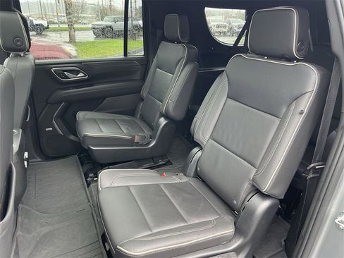 Used 2023 GMC Yukon XL SLT w/ SLT Luxury Package image 26