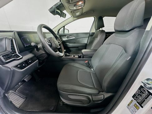 Used 2025 Kia Sportage LX FWD image 13