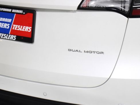 Used 2022 Tesla Model Y Long Range image 14