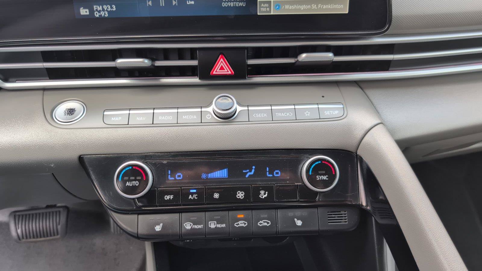Used 2025 Hyundai Elantra SEL FWD image 24