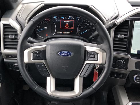 Used 2022 Ford F250 Lariat w/ Black Appearance Package image 10