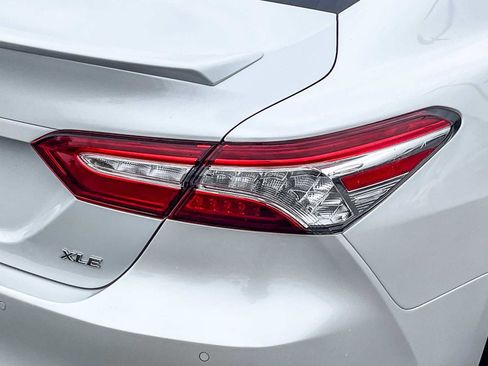 Used 2018 Toyota Camry XLE image 8