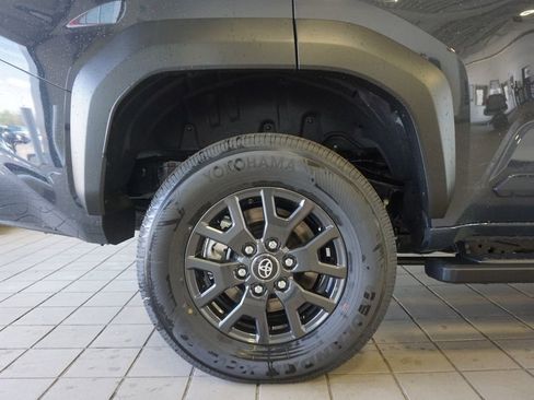 New 2026 Toyota 4Runner SR5 AWD/4WD image 30