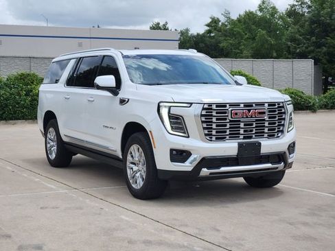 Used 2025 GMC Yukon XL Denali w/ Sun & Power Step Package AWD/4WD image 3