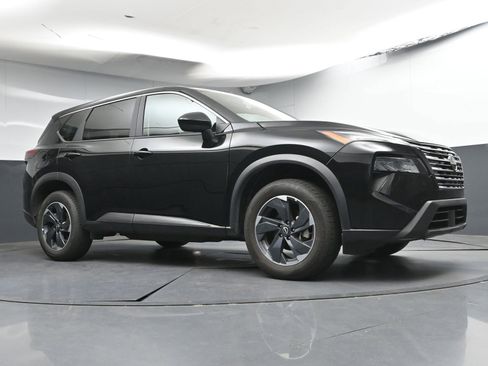 Certified 2025 Nissan Rogue SV FWD image 23