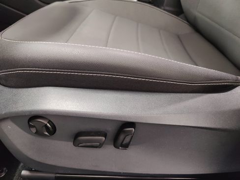 Certified 2024 Volkswagen Taos SE w/ Panoramic Sunroof Package AWD/4WD image 15