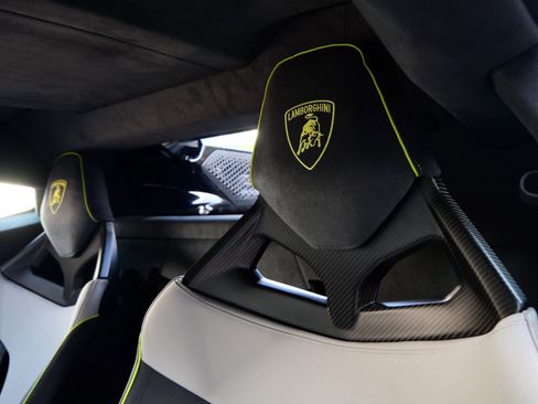 Used 2025 Lamborghini Revuelto AWD/4WD image 27
