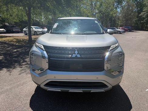 Used 2024 Mitsubishi Outlander SE Black Edition AWD/4WD image 2