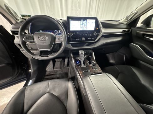 Used 2021 Toyota Highlander Platinum image 15