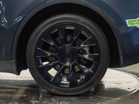 Used 2023 Tesla Model Y Long Range image 10