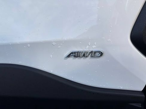 Used 2025 Toyota RAV4 XLE AWD/4WD image 10