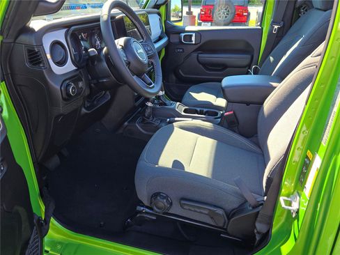 Used 2025 Jeep Wrangler Unlimited Sport AWD/4WD image 4