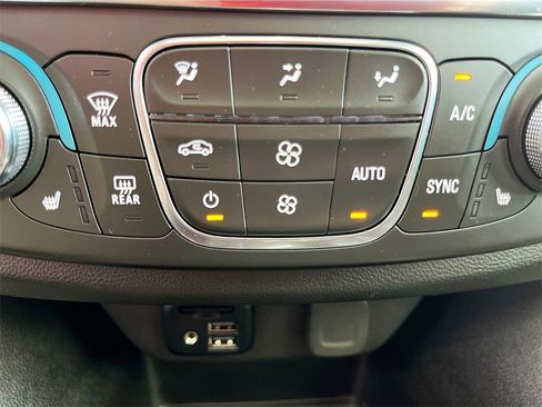 Used 2023 Chevrolet Traverse RS image 21