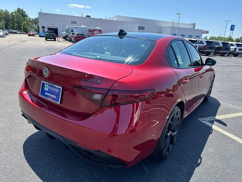 Used 2020 Alfa Romeo Giulia Ti Sport w/ Quick Order Package 22S Sport AWD/4WD image 5