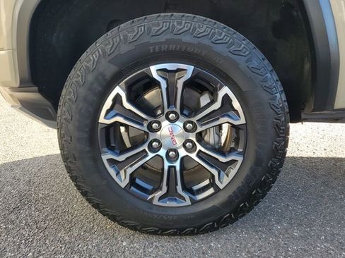Used 2024 GMC Canyon AT4 image 5
