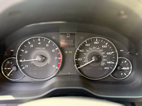 Used 2011 Subaru Outback 2.5i Limited AWD/4WD image 9