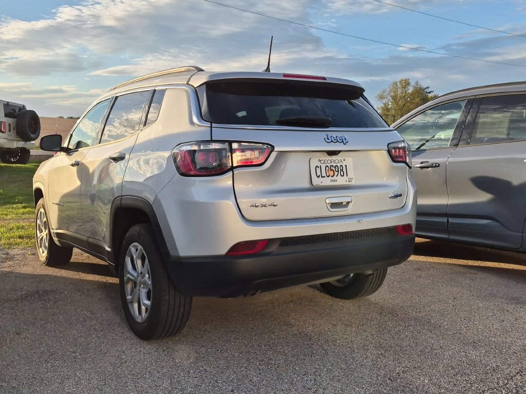 Used 2024 Jeep Compass Latitude AWD/4WD image 4